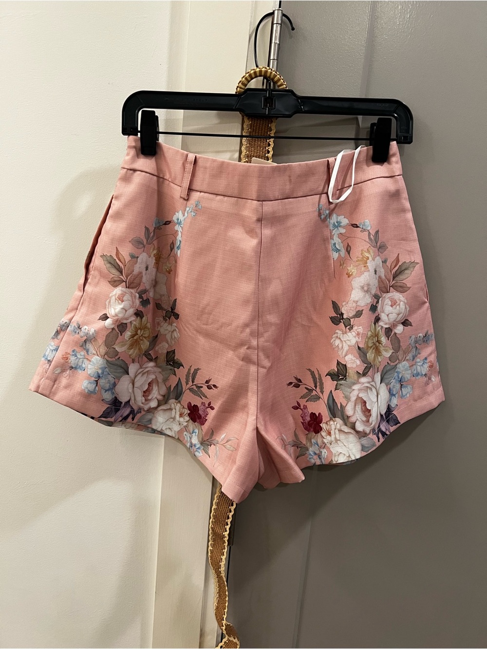 NWT Commense Floral shorts with belt - Picture 4 of 5